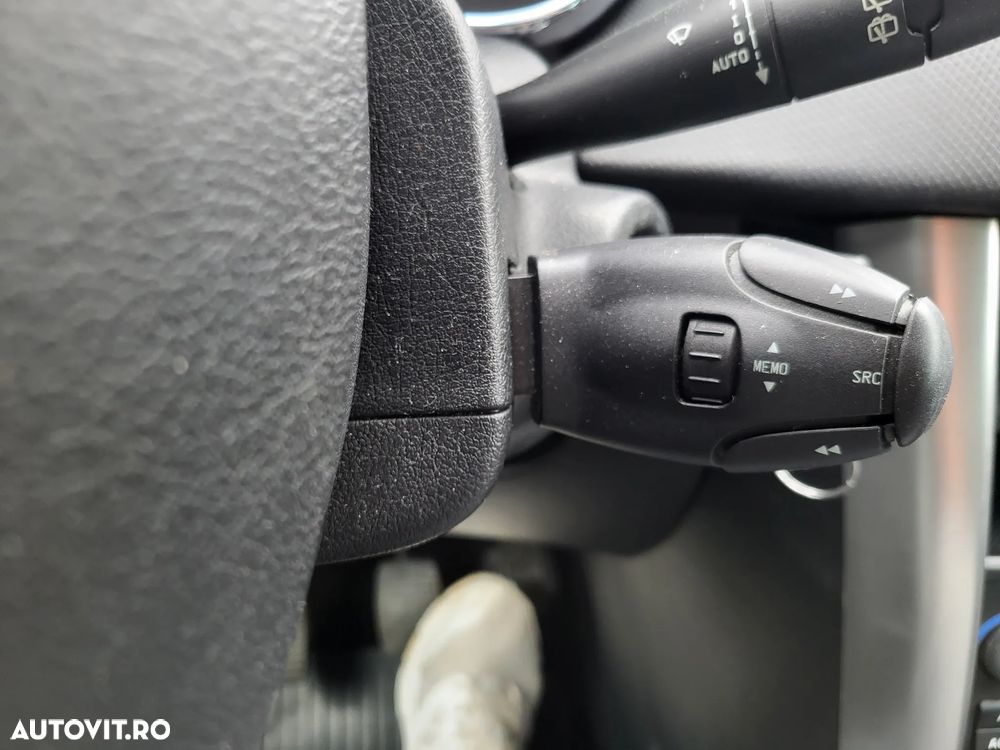 Peugeot 207 90 HDi FAP (Blue Lion) Premium - 11