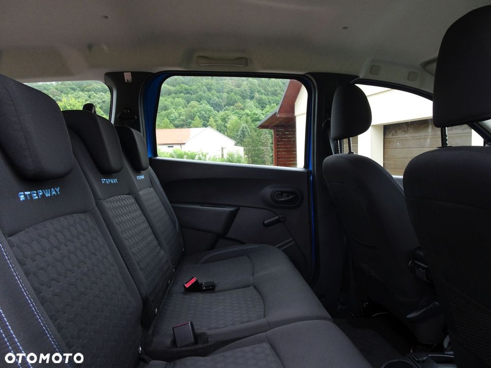 Dacia Lodgy TCe 115 Stepway Celebration - 11