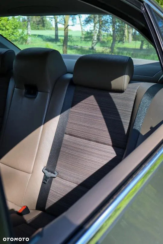 BMW Seria 5 520i - 23