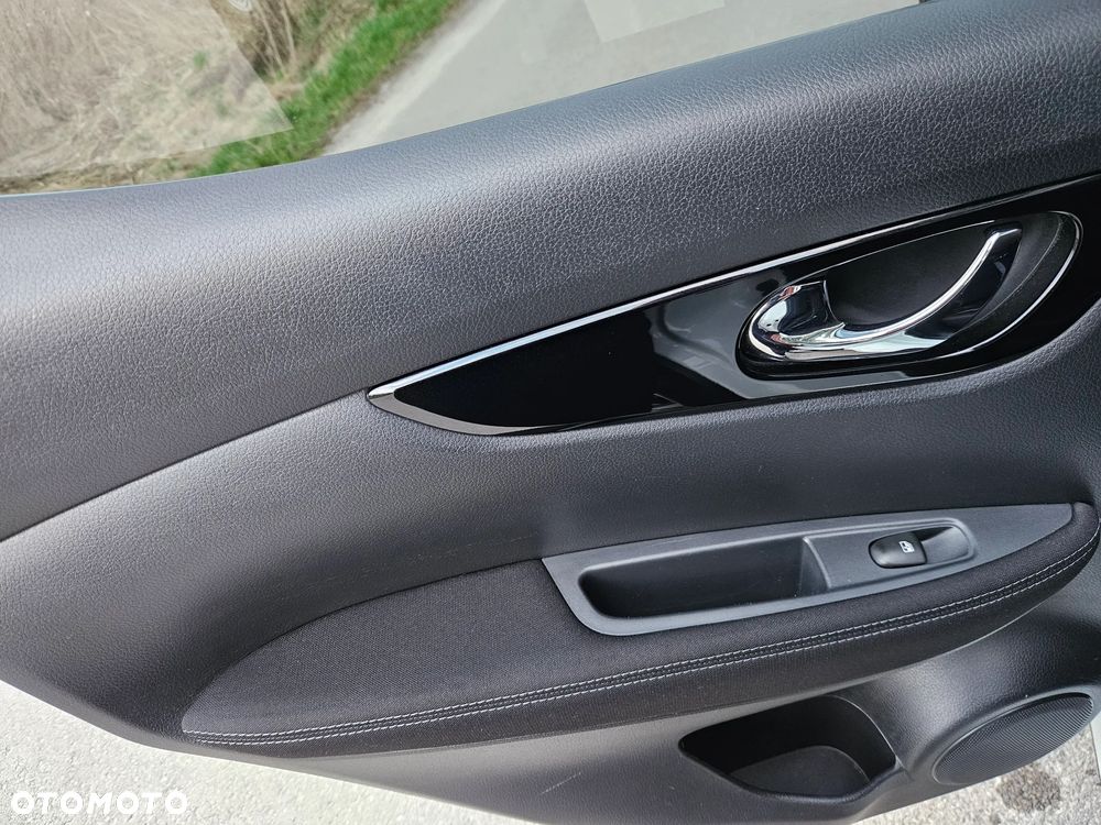 Nissan Qashqai 1.2 DIG-T N-Vision - 37
