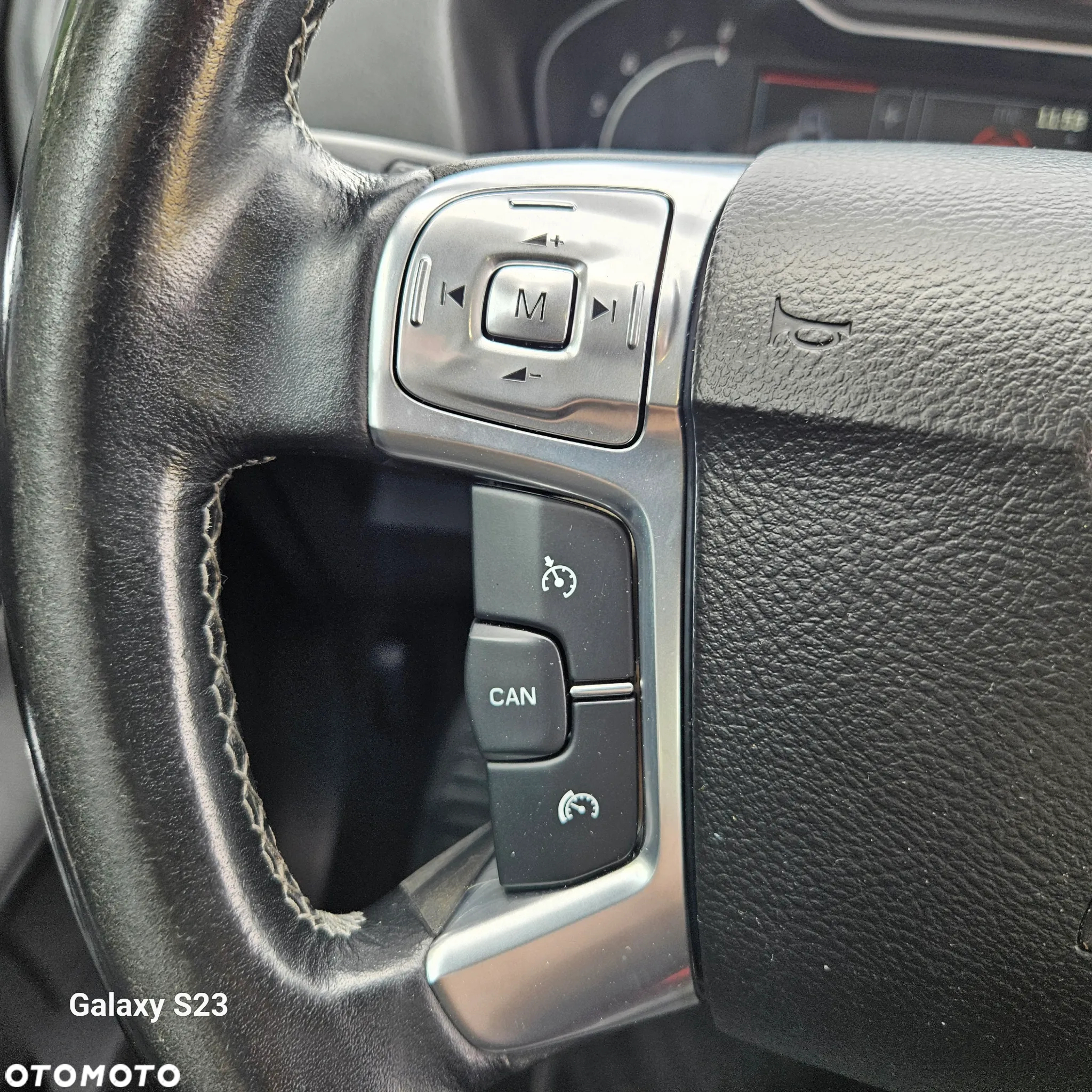 Ford Mondeo - 32