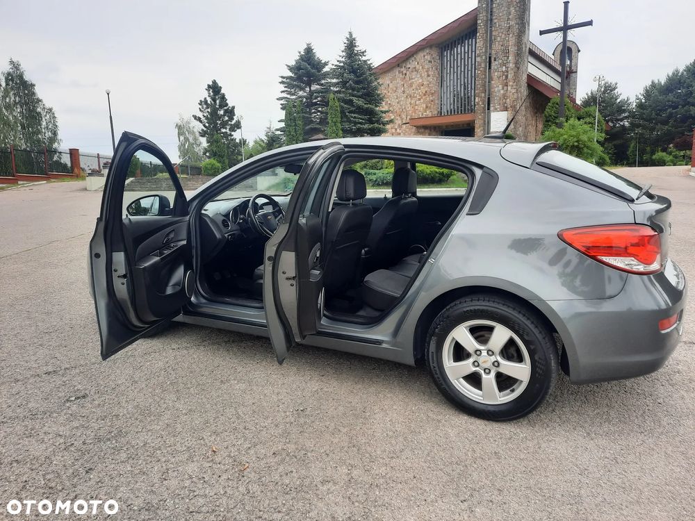 Chevrolet Cruze 1.6 LS+ - 14