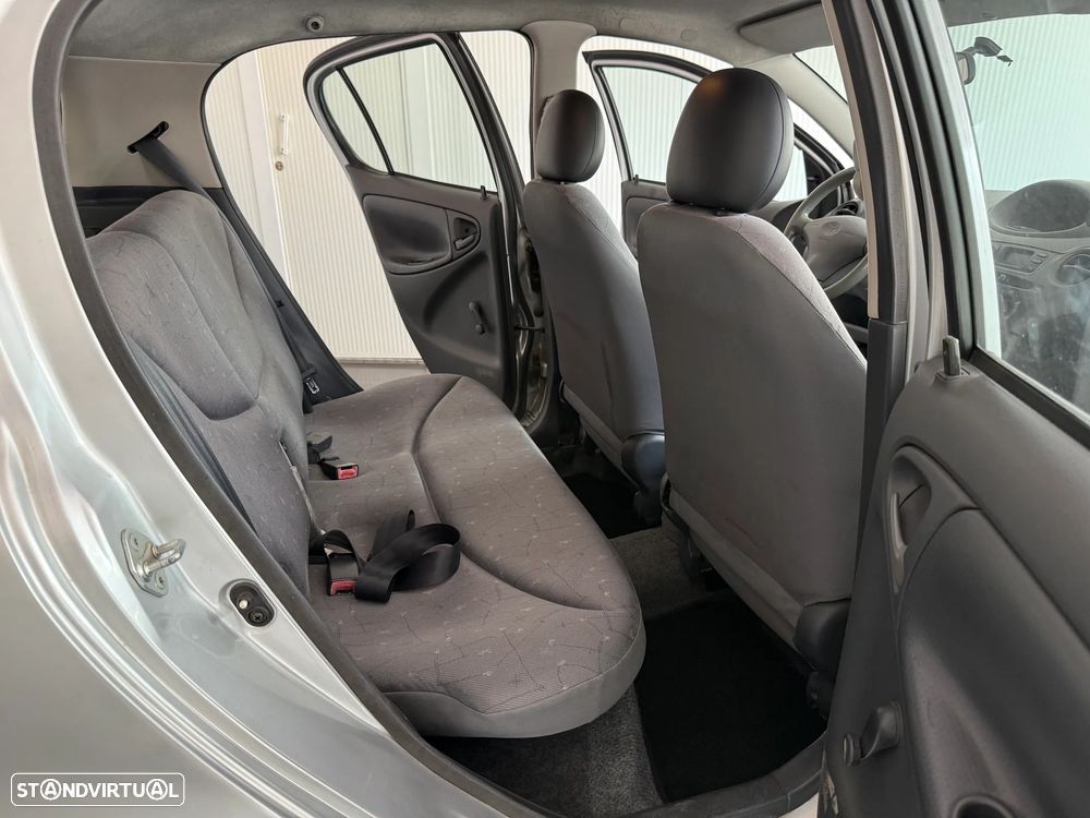 Toyota Yaris 1.0 Sol ABS+CD - 11