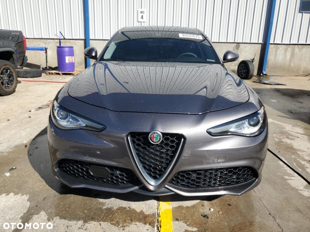 Alfa Romeo Giulia 2.0 Turbo 16V AT8-Q4 Ti - 5