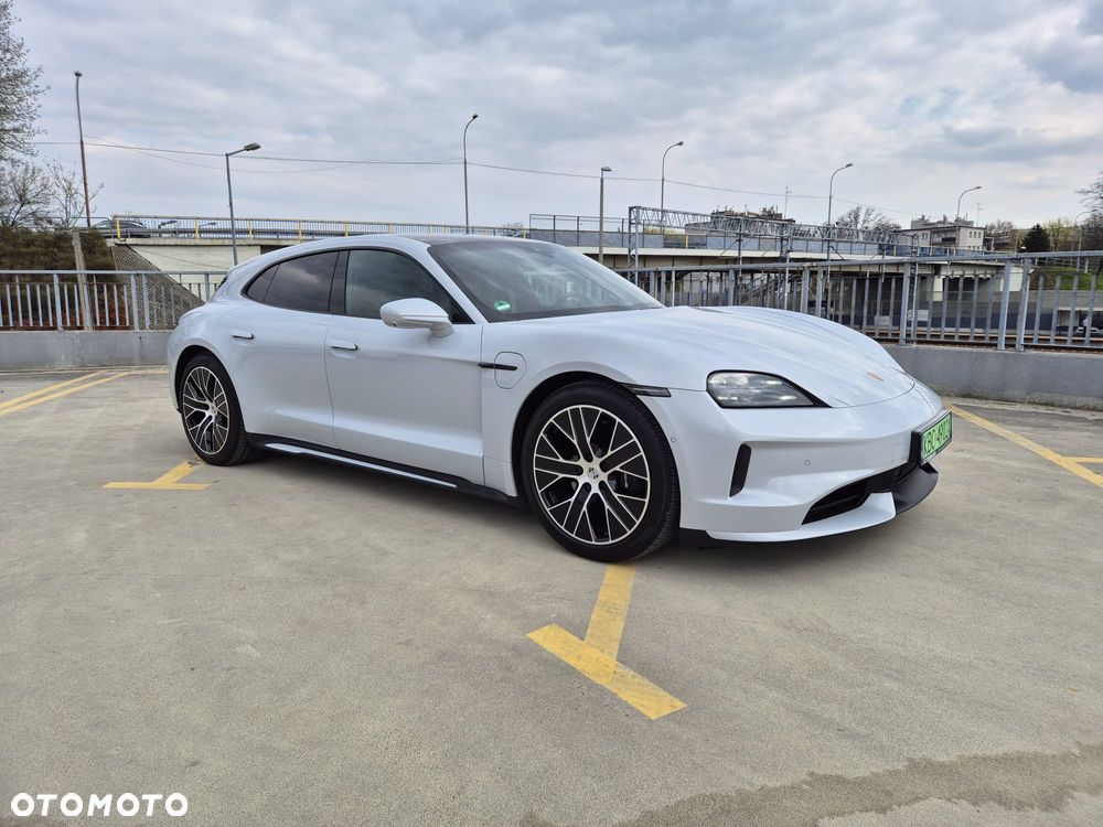 Porsche Taycan - 33