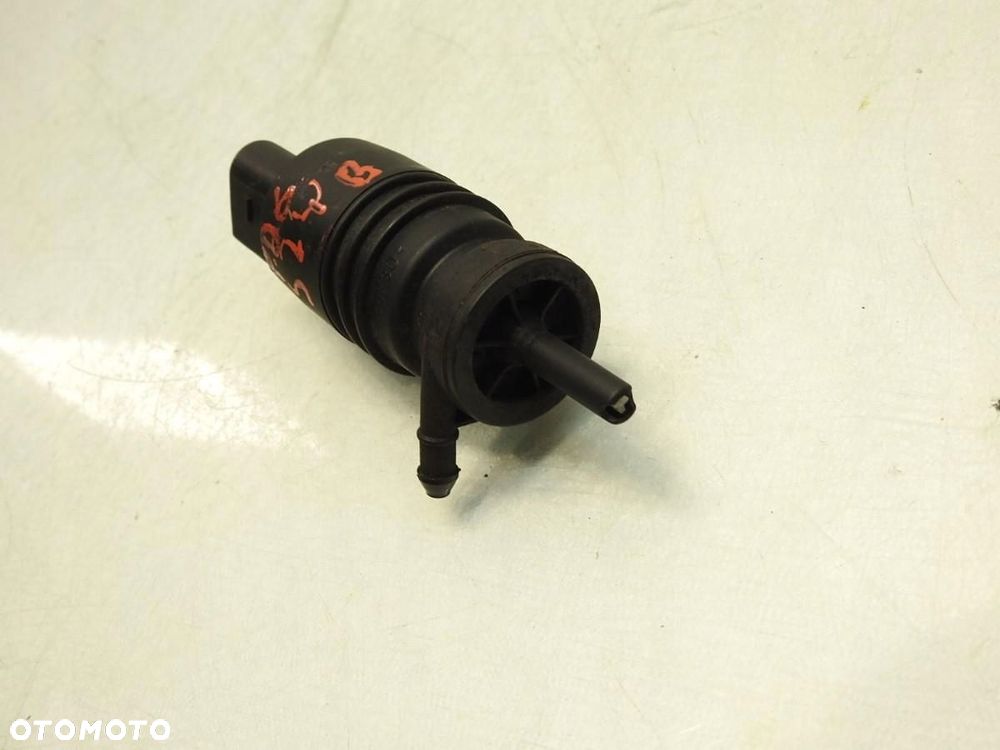 POMPKA SPRYSKIWACZY SZYBY CZOŁOWEJ VW PASSAT B6 - 4