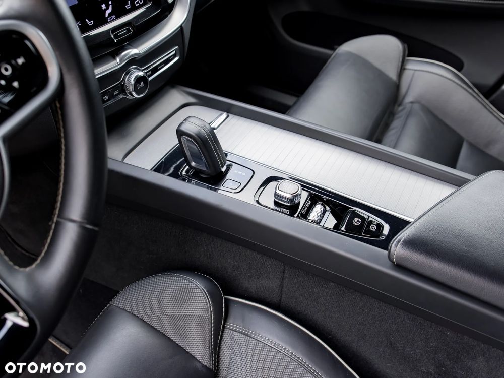 Volvo XC 60 B4 D AWD R-Design - 15