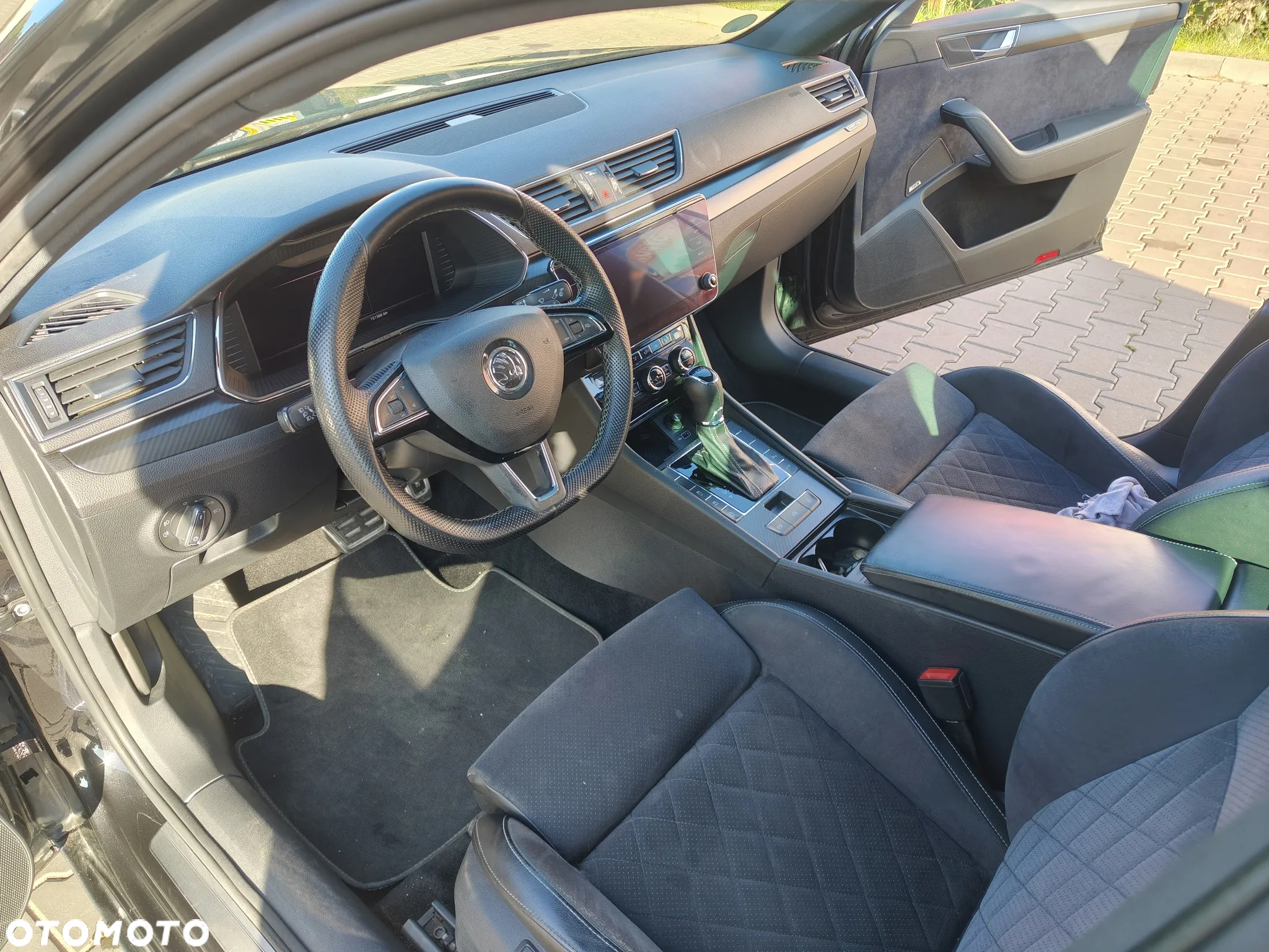 Skoda Superb 2.0 TDI SCR Sportline DSG - 17