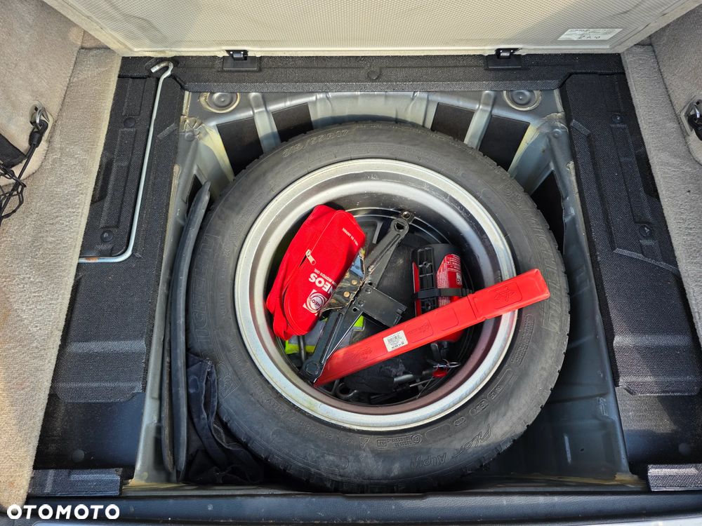 Subaru Outback 3.0RE EXE - 32