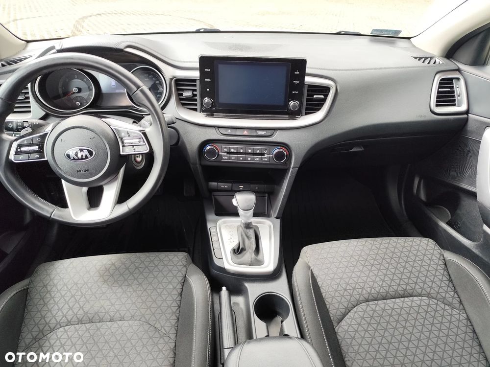 Kia Ceed 1.6 CRDi mHEV M DCT - 15