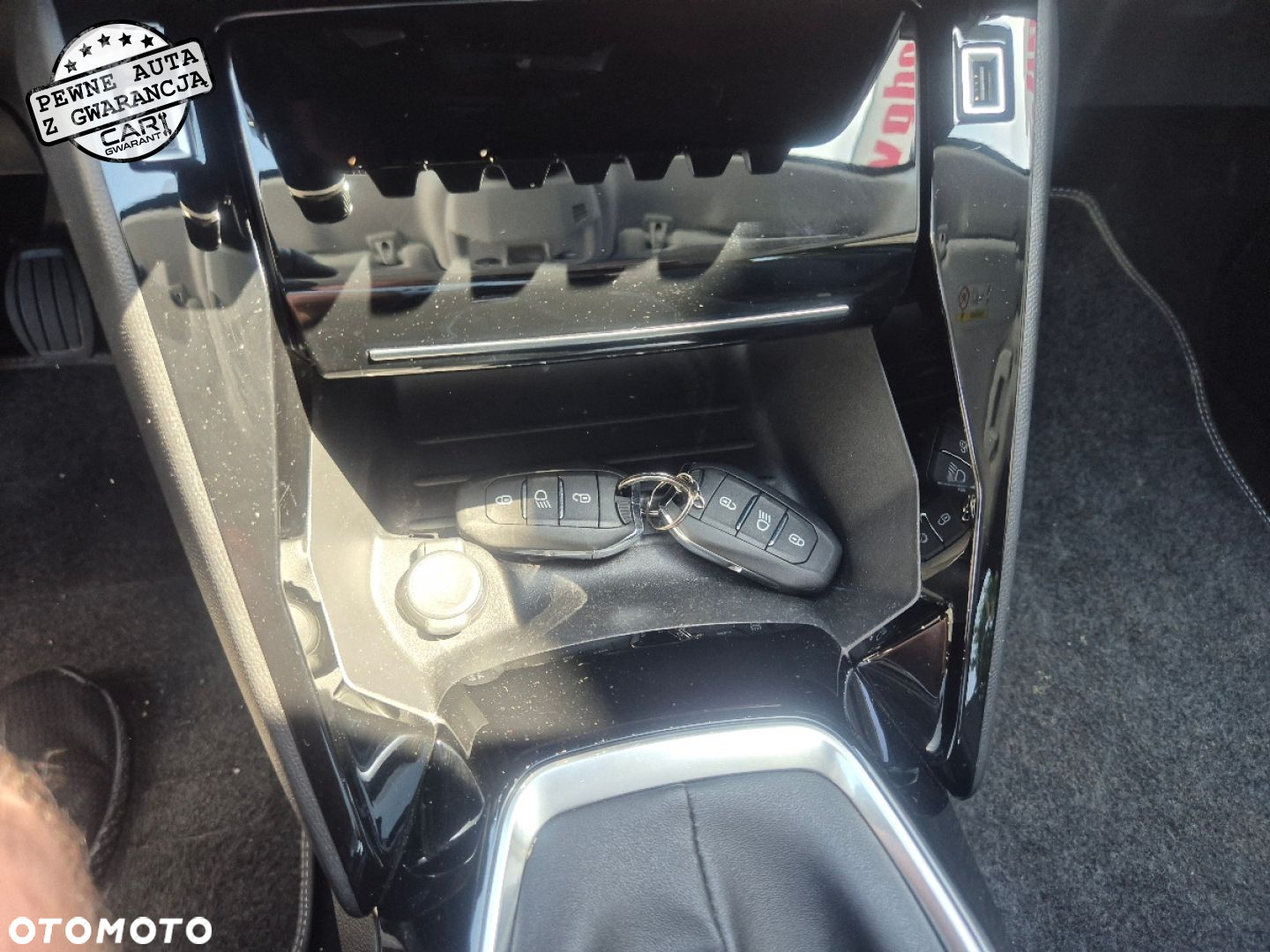 Peugeot 208 - 30