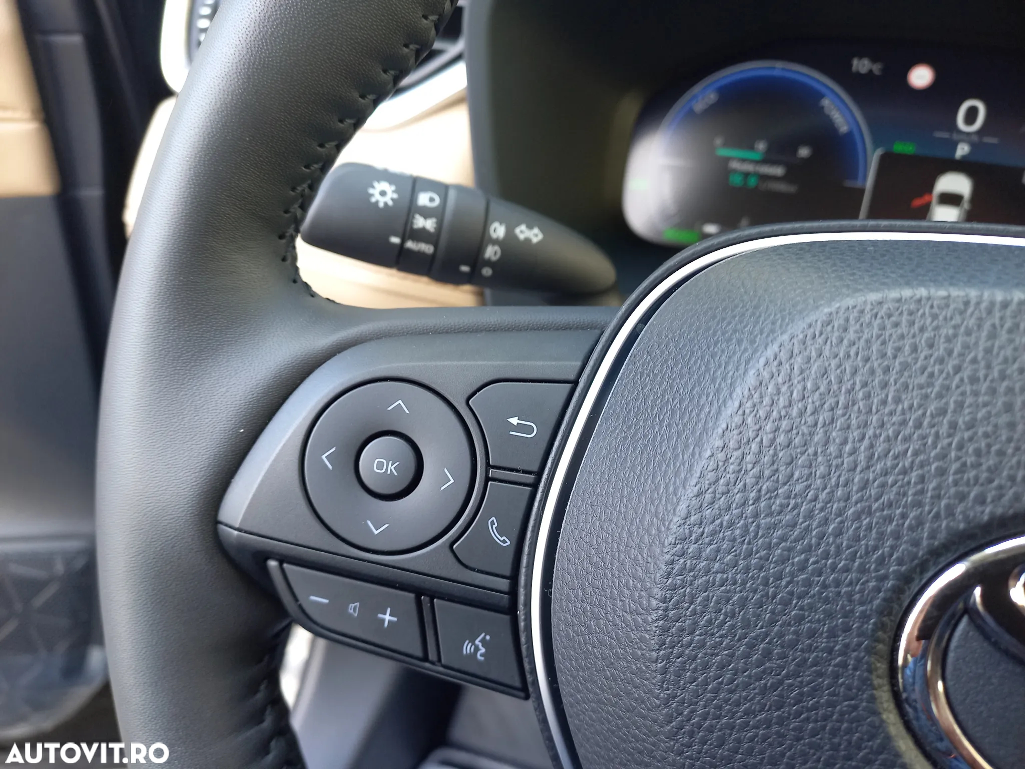 Toyota RAV4 2.5 Hybrid VVT-iE 4x4 Luxury - 23