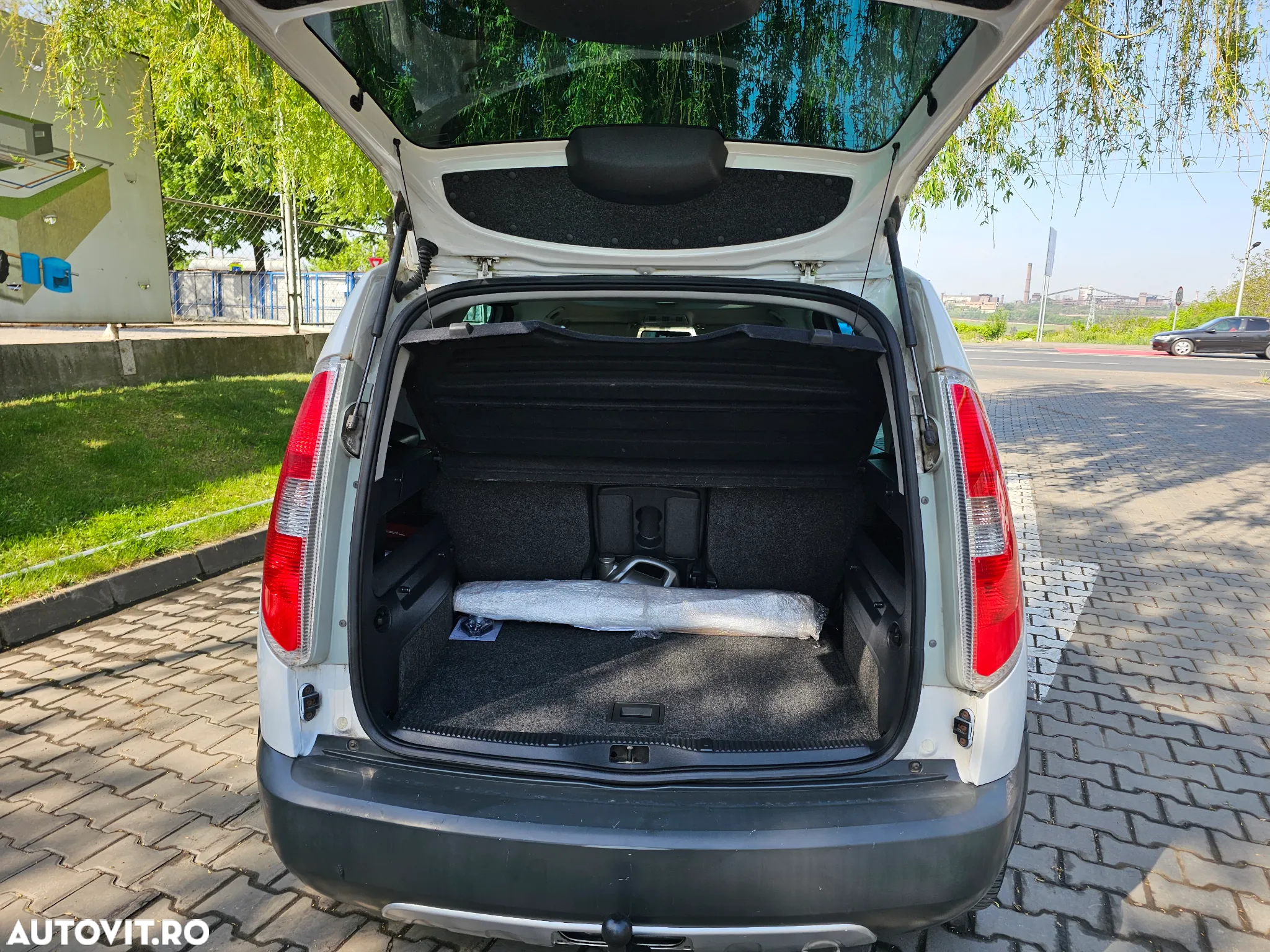 Skoda Roomster 1.6 Scout - 5
