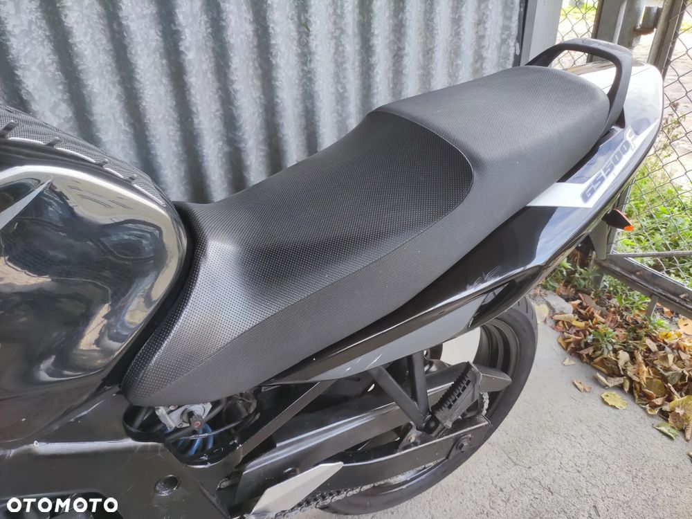 Suzuki GS - 9