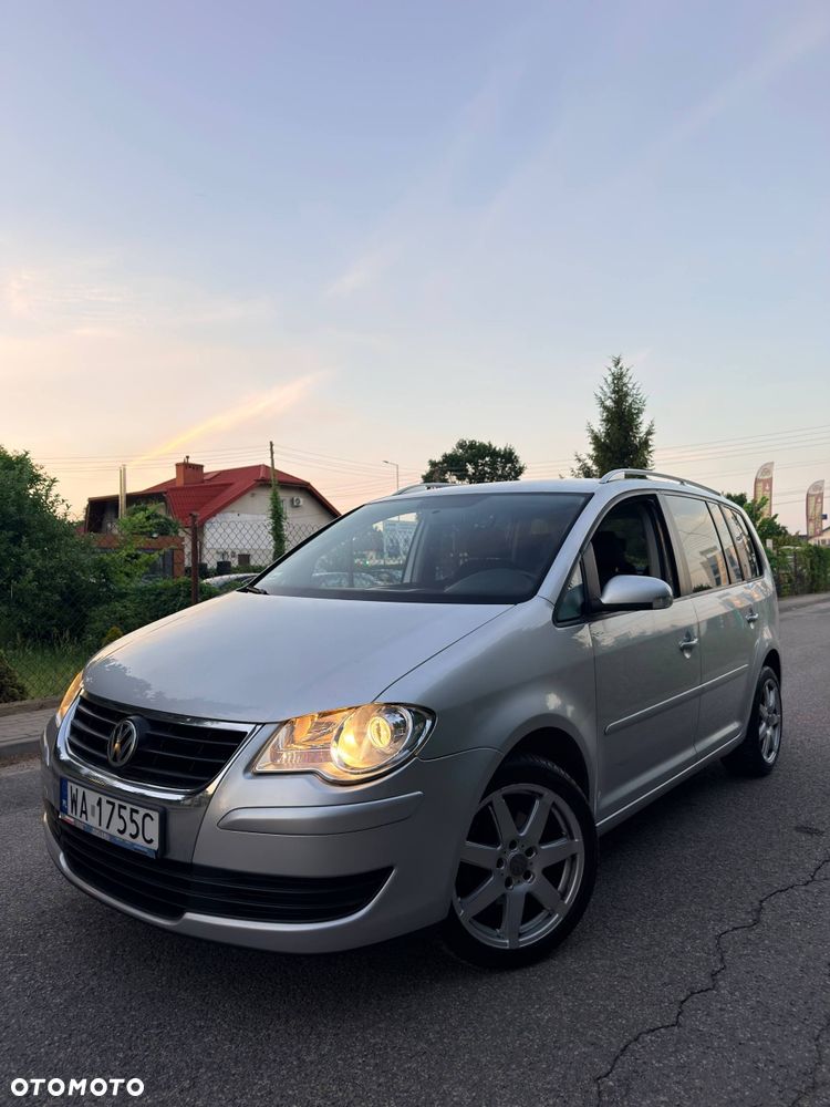 Volkswagen Touran - 1