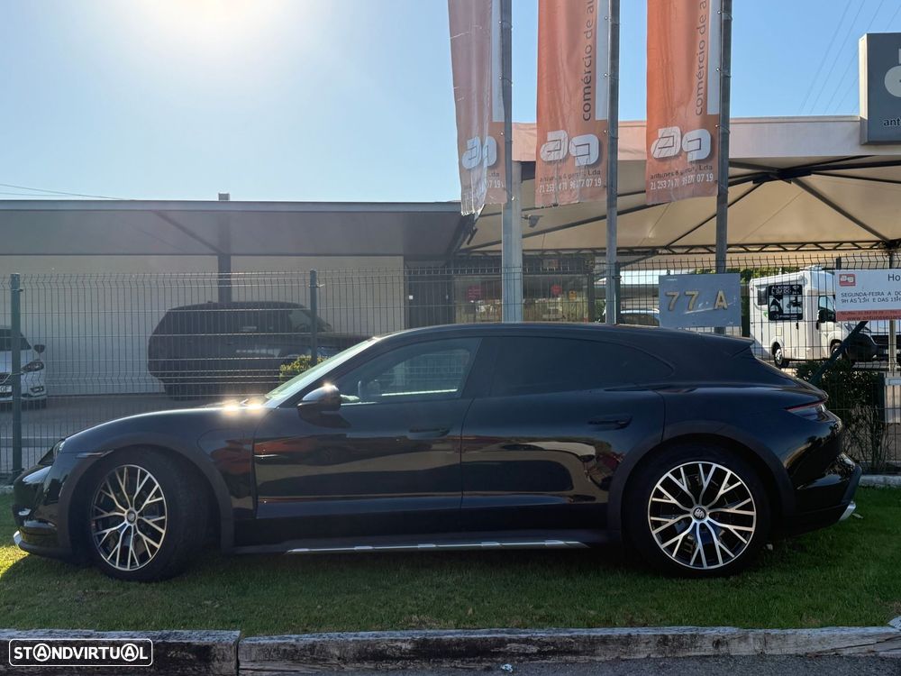 Porsche Taycan Cross Turismo - 38