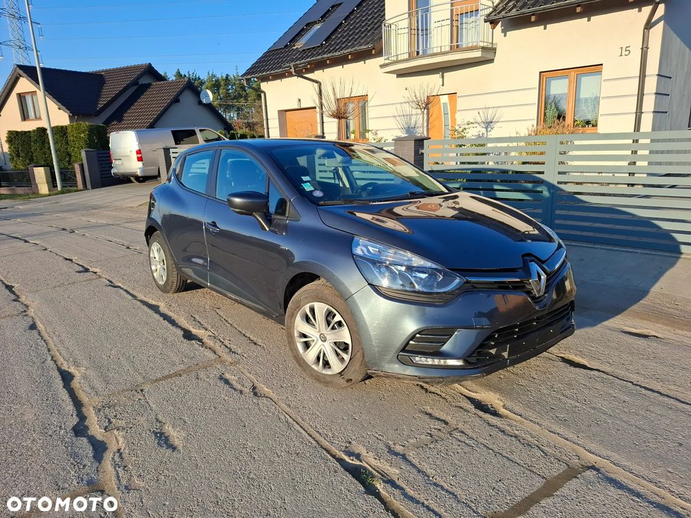 Renault Clio 1.2 16V 75 Limited - 10