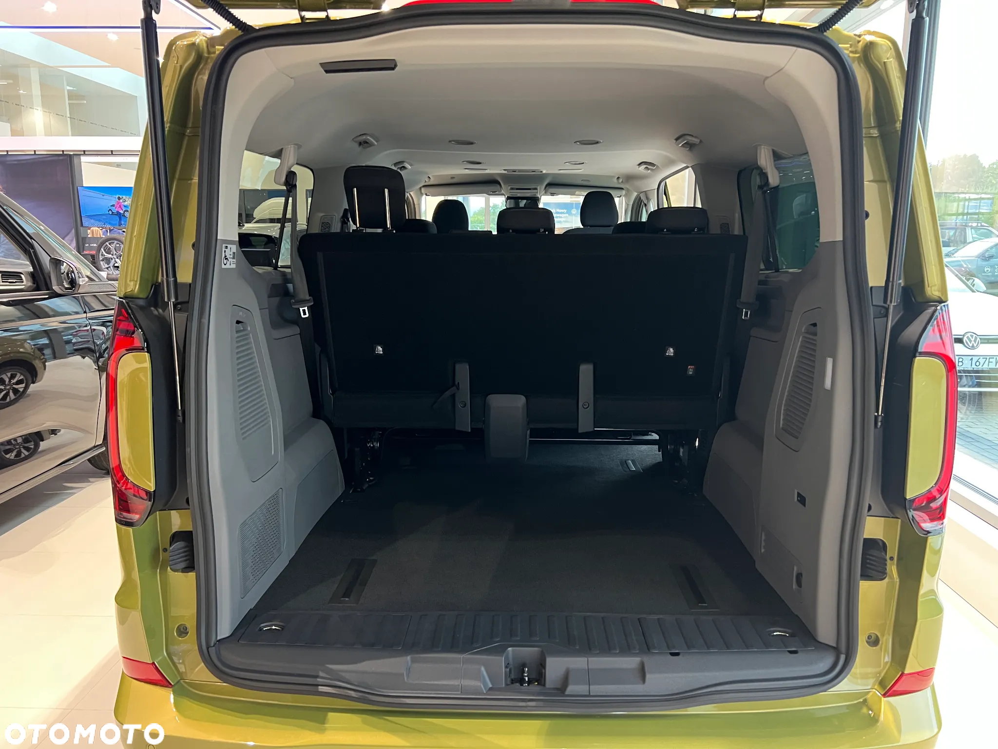Volkswagen Caravelle - 5