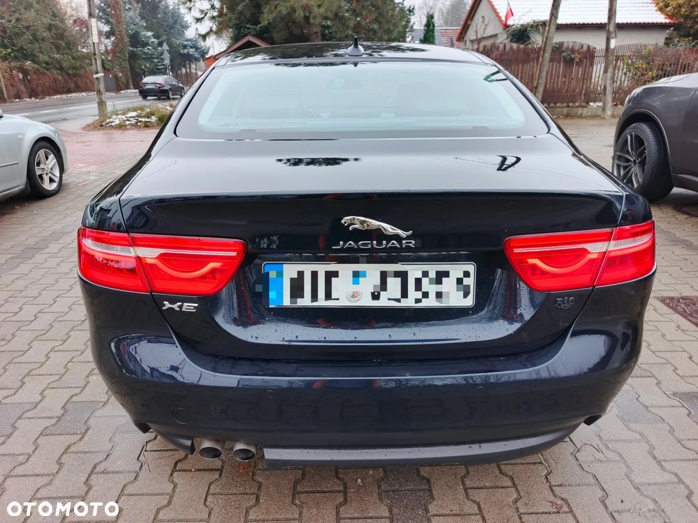Jaguar XE 2.0 D Prestige - 4