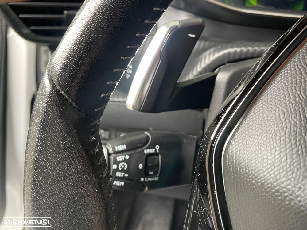 Peugeot 208 PureTech 100 EAT8 Allure Pack - 23