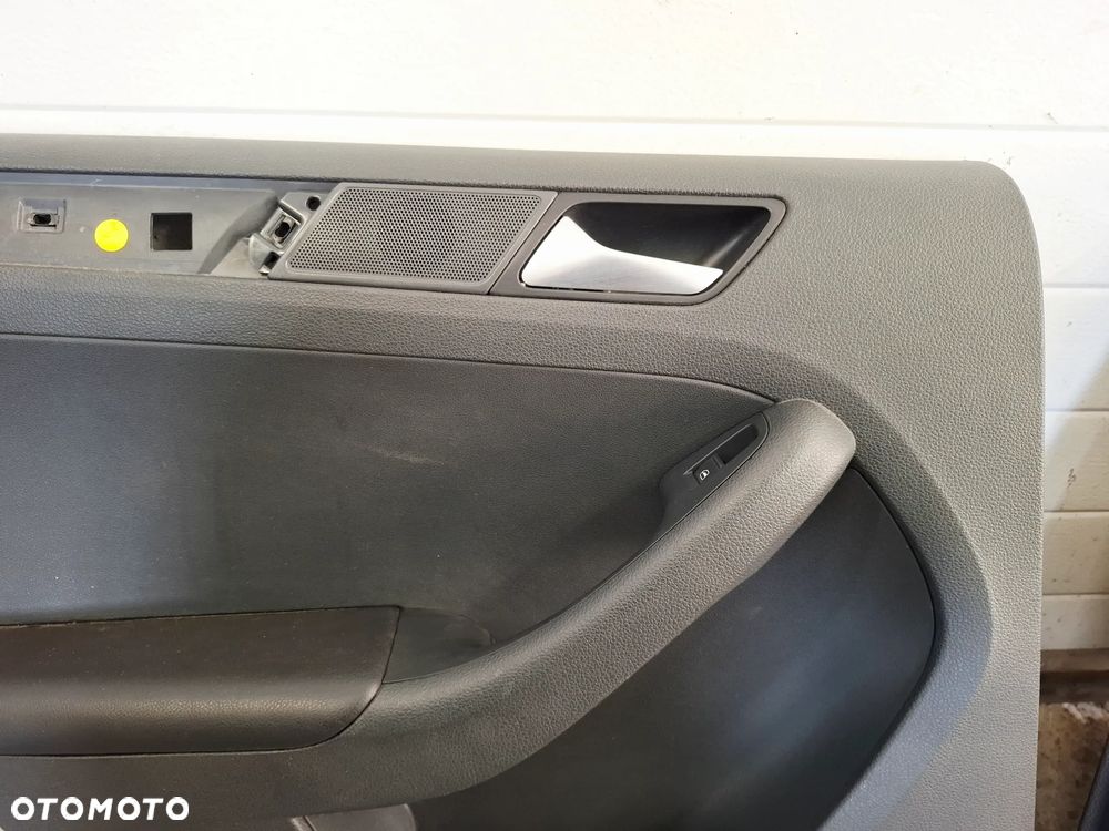 Boczek Tapicerka Drzwi Prawy Przód Lewy/Prawy Tył VW Jetta 2015r 5C - 5