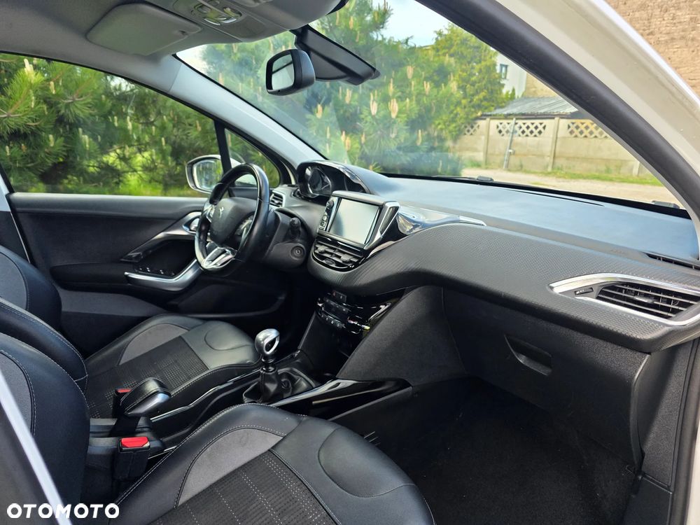 Peugeot 2008 PureTech 130 Allure - 12