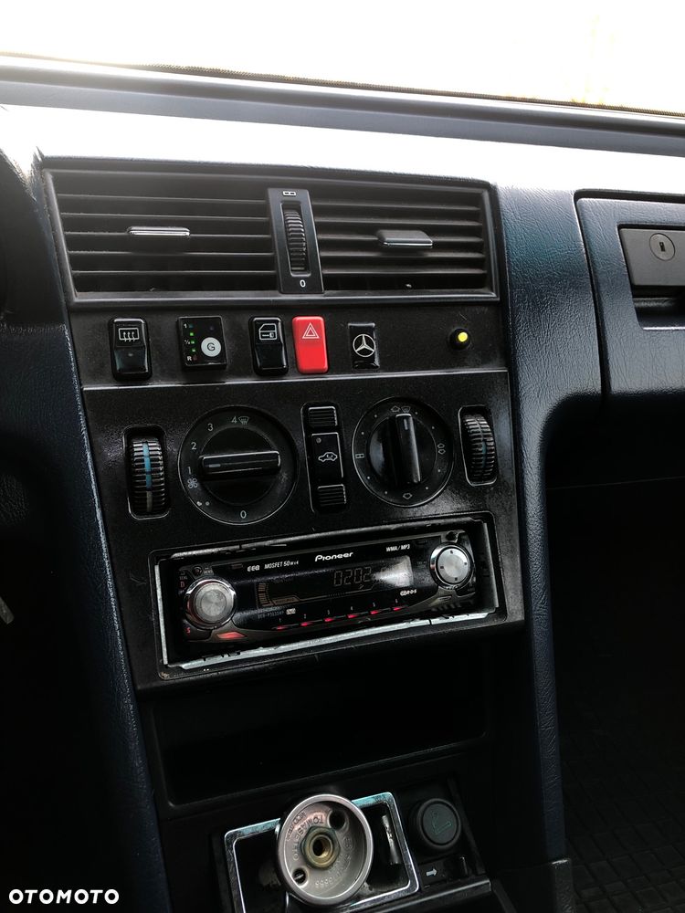 Mercedes-Benz Klasa C 180 Classic - 13