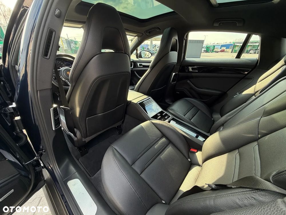 Porsche Panamera - 12