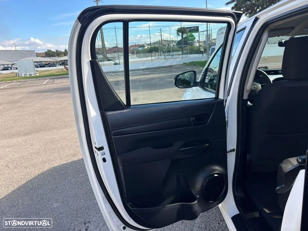 Toyota Hilux 2.4 D-4D 4WD CD CM - 13