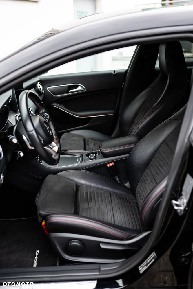 Mercedes-Benz CLA 220 4-Matic AMG Line - 16