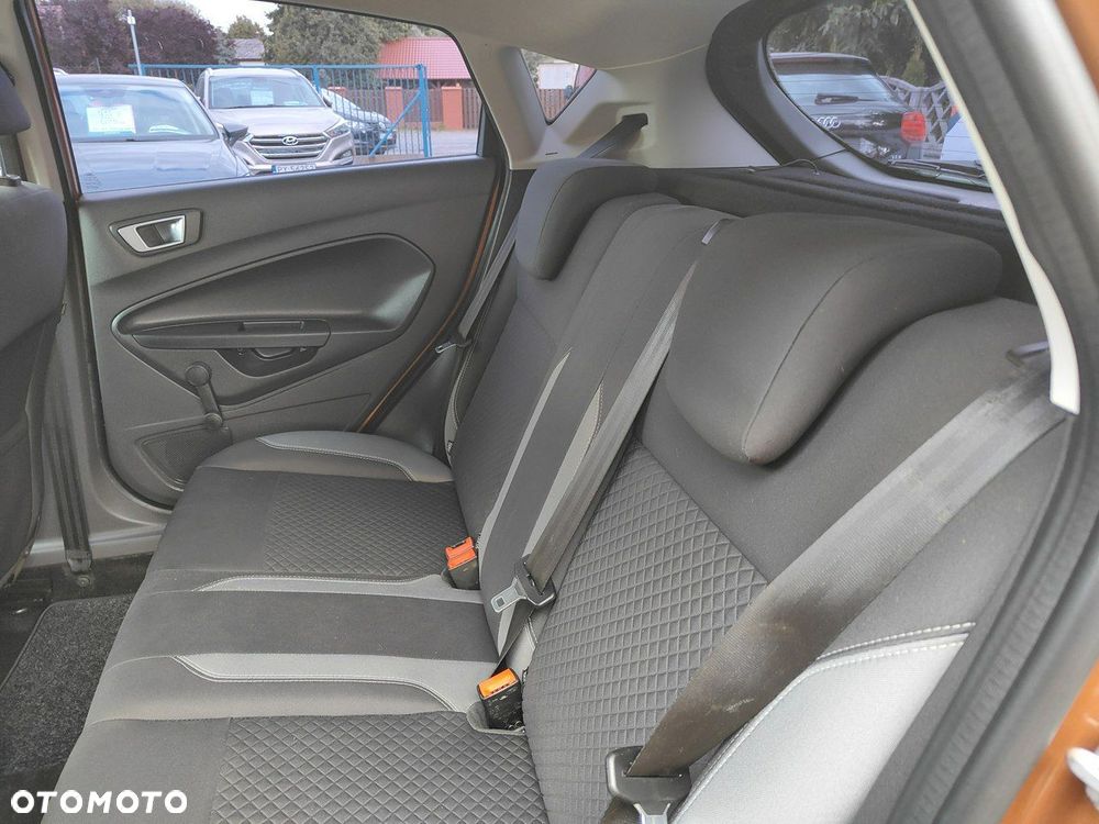 Ford Fiesta - 25