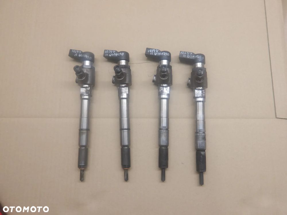 SKODA OCTAVIA II LIFT KOMBI 1.6TDI WTRYSK WTRYSKIWACZ 03L130277B - 2