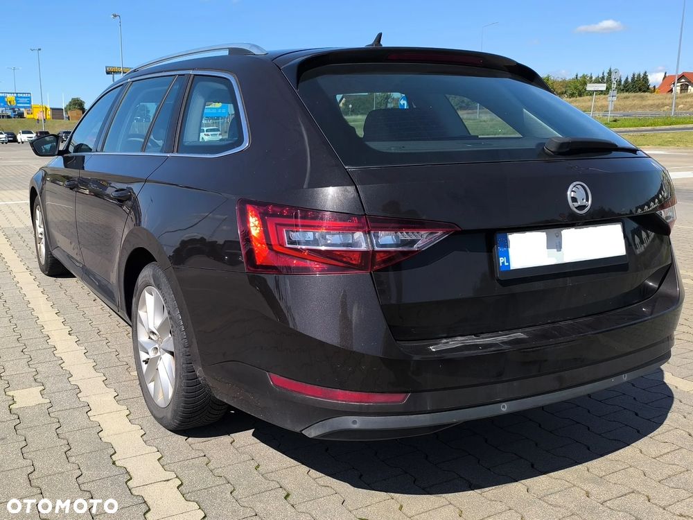 Skoda Superb 2.0 TSI Ambition DSG - 6