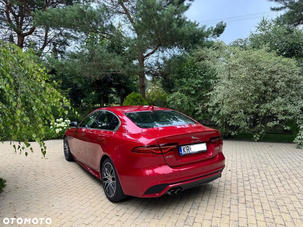 Jaguar XE 2.0 D180 R-Dynamic S - 11
