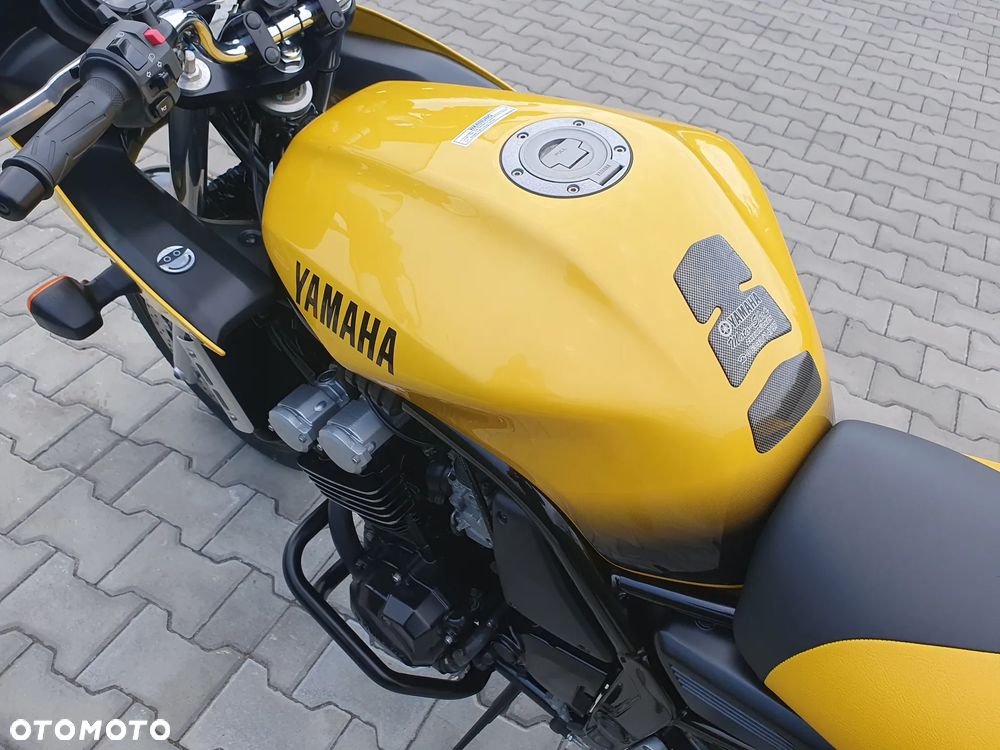 Yamaha FZS - 28