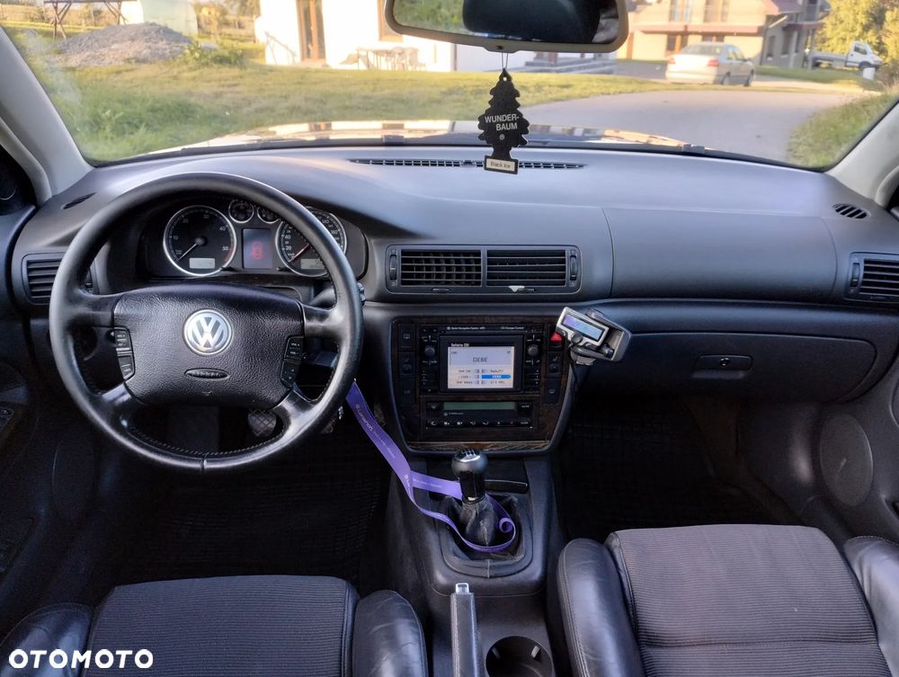 Volkswagen Passat 2.5 TDI Highline - 13