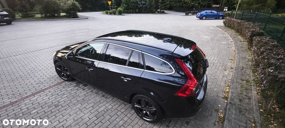 Volvo V60 D3 R-Design - 4