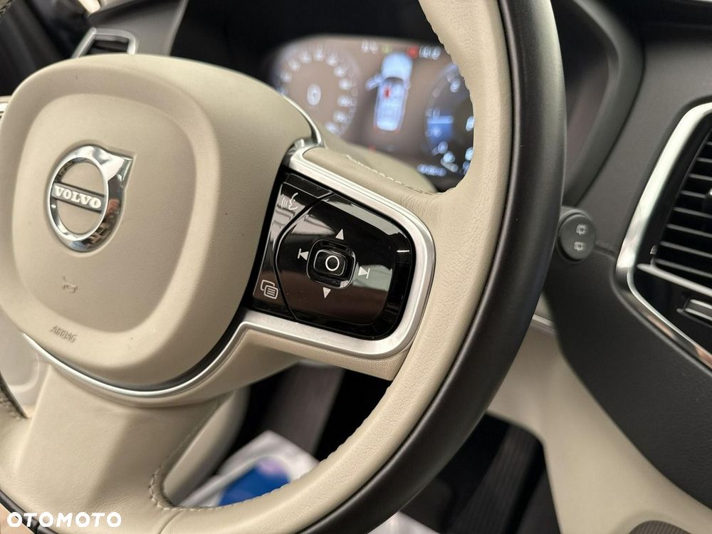 Volvo XC 90 - 23
