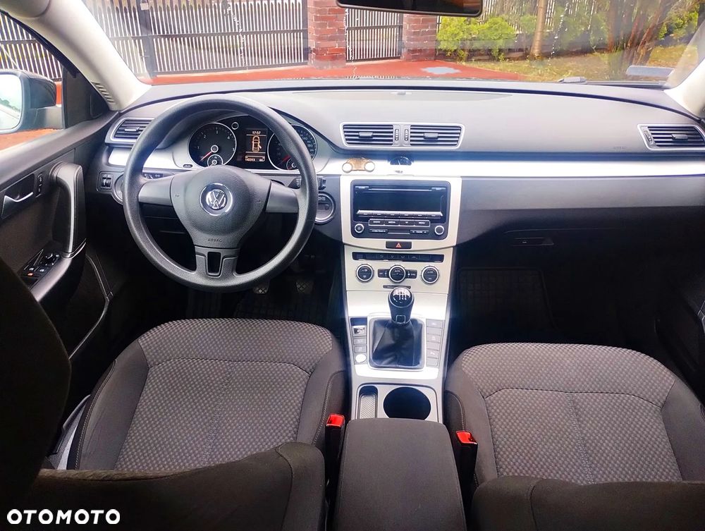 Volkswagen Passat - 11