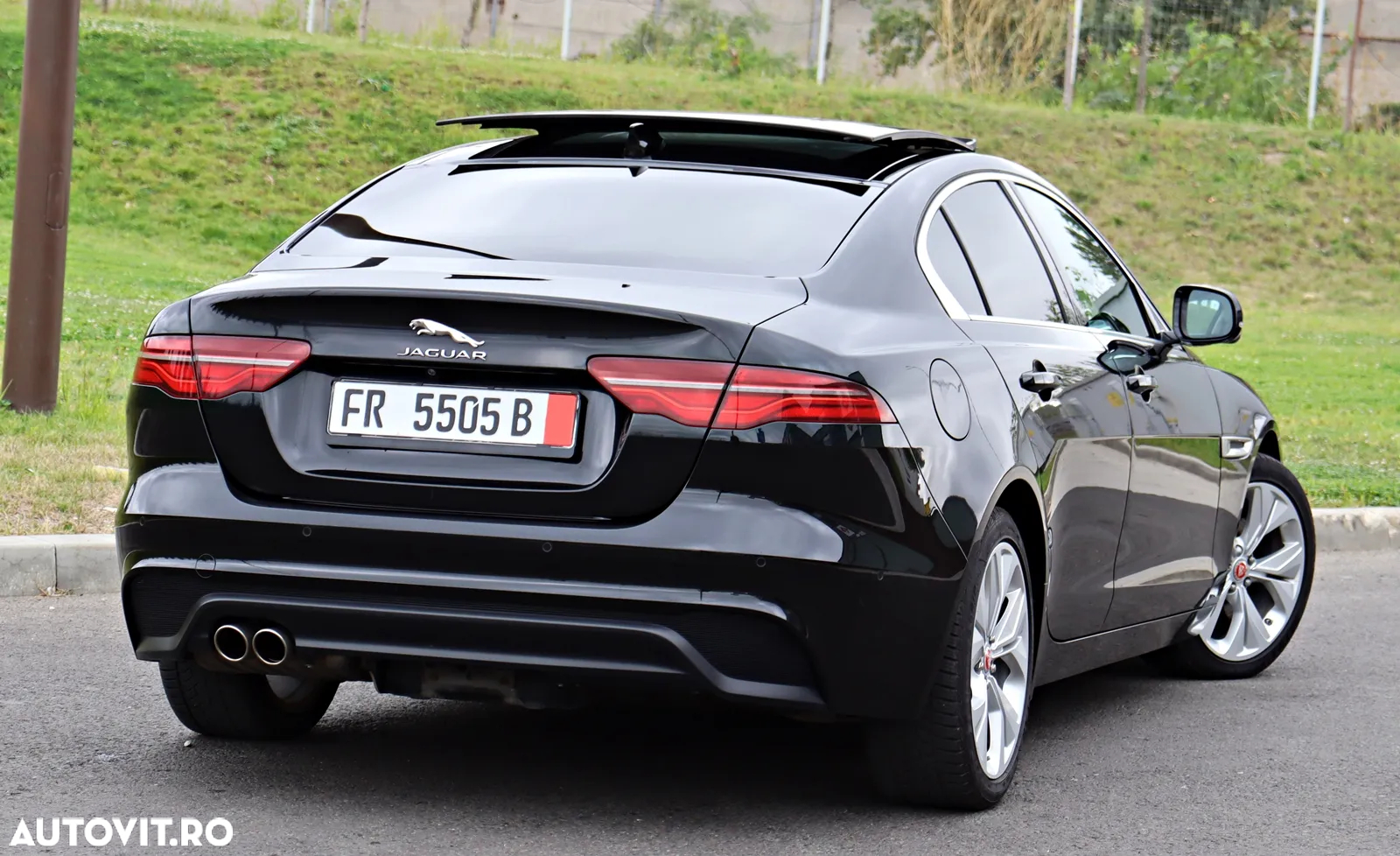 Jaguar XE D200 RWD MHEV R-Dynamic HSE - 12