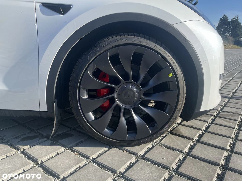 Tesla Y Performance AWD - 14