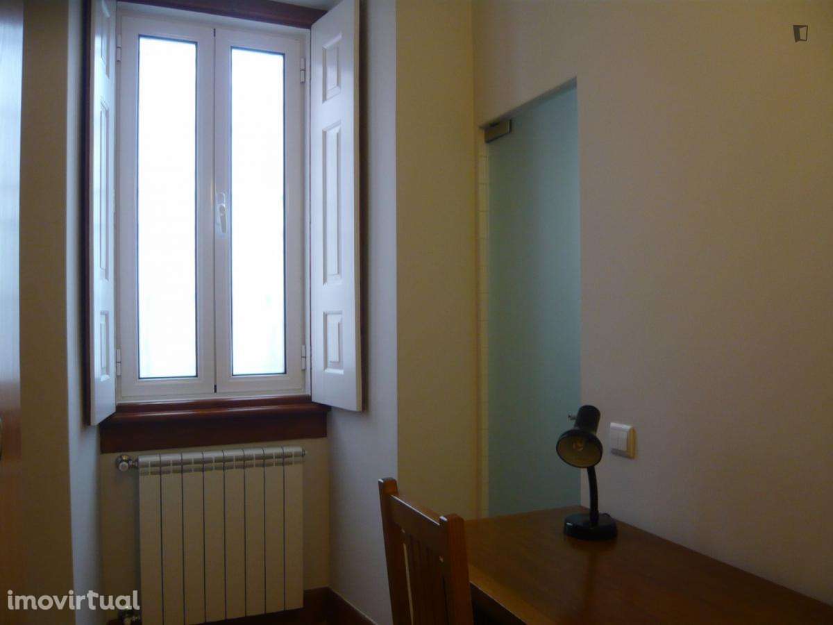 Quarto - localizado em Cidral Coimbra - Grande imagem: 2/12