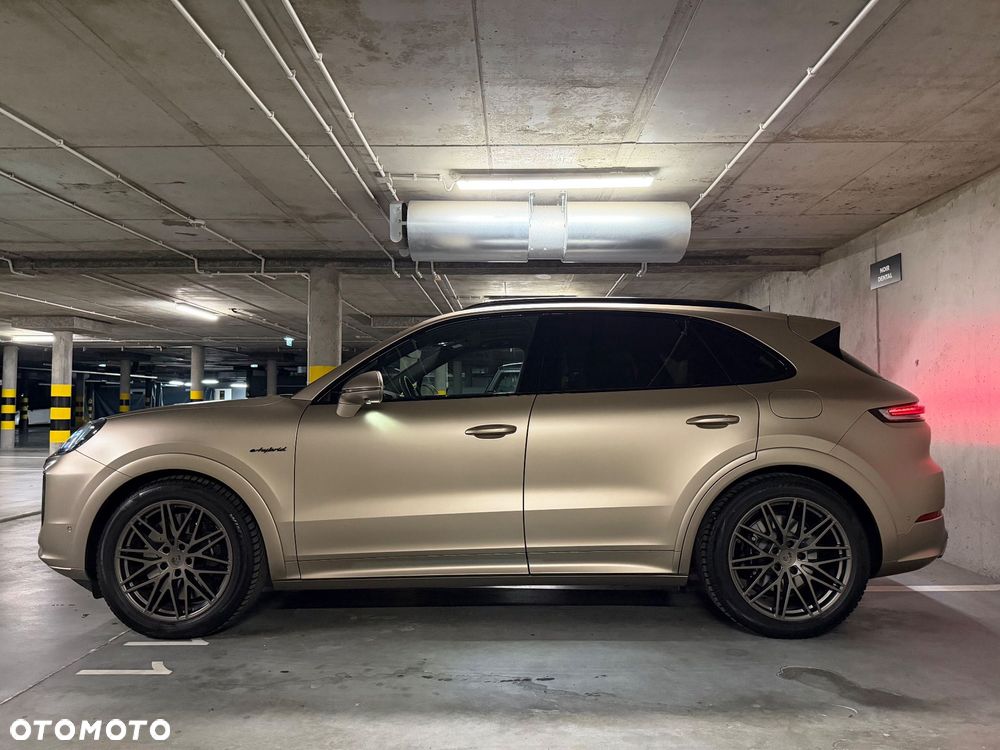 Porsche Cayenne Turbo E-Hybrid PHEV - 5