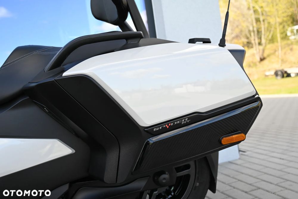 Can-Am Spyder - 33