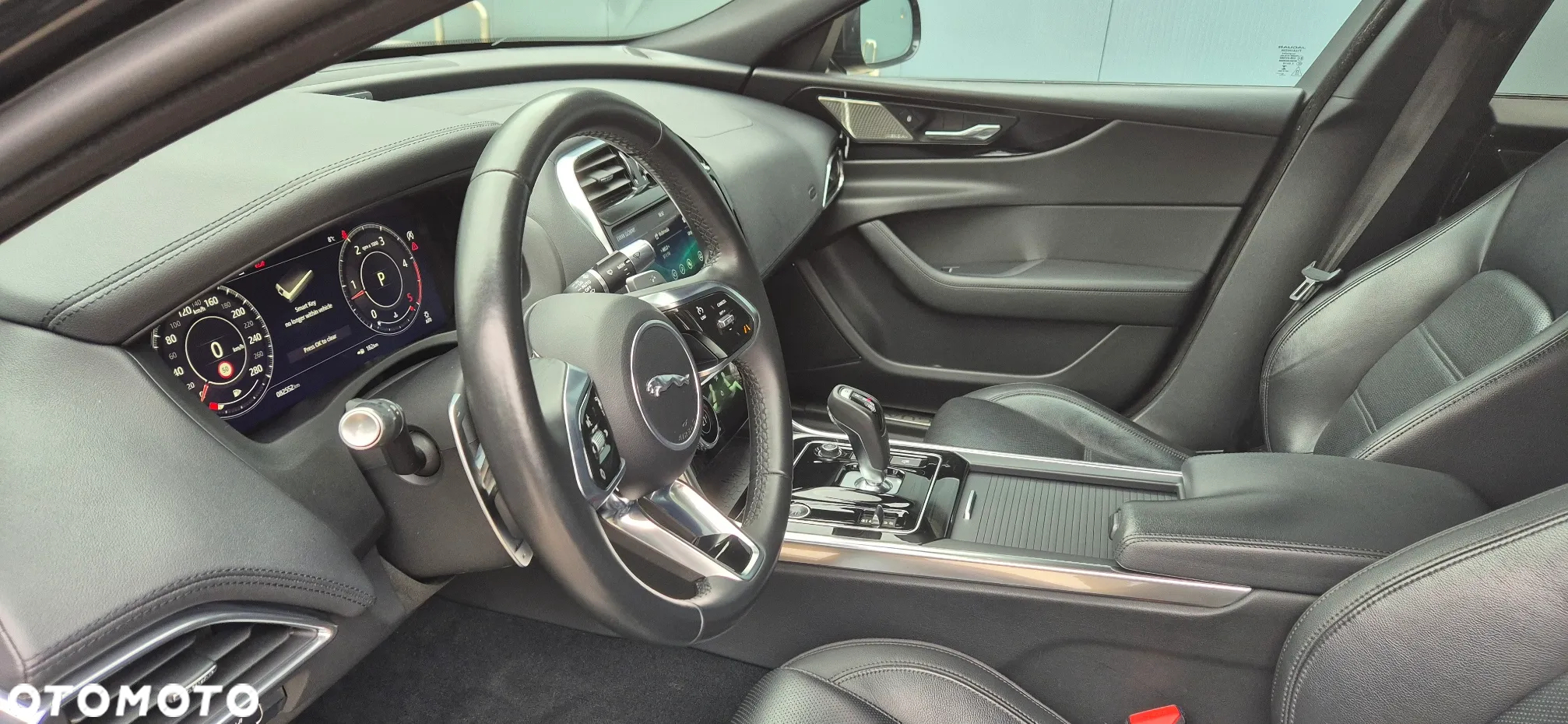 Jaguar XE - 19