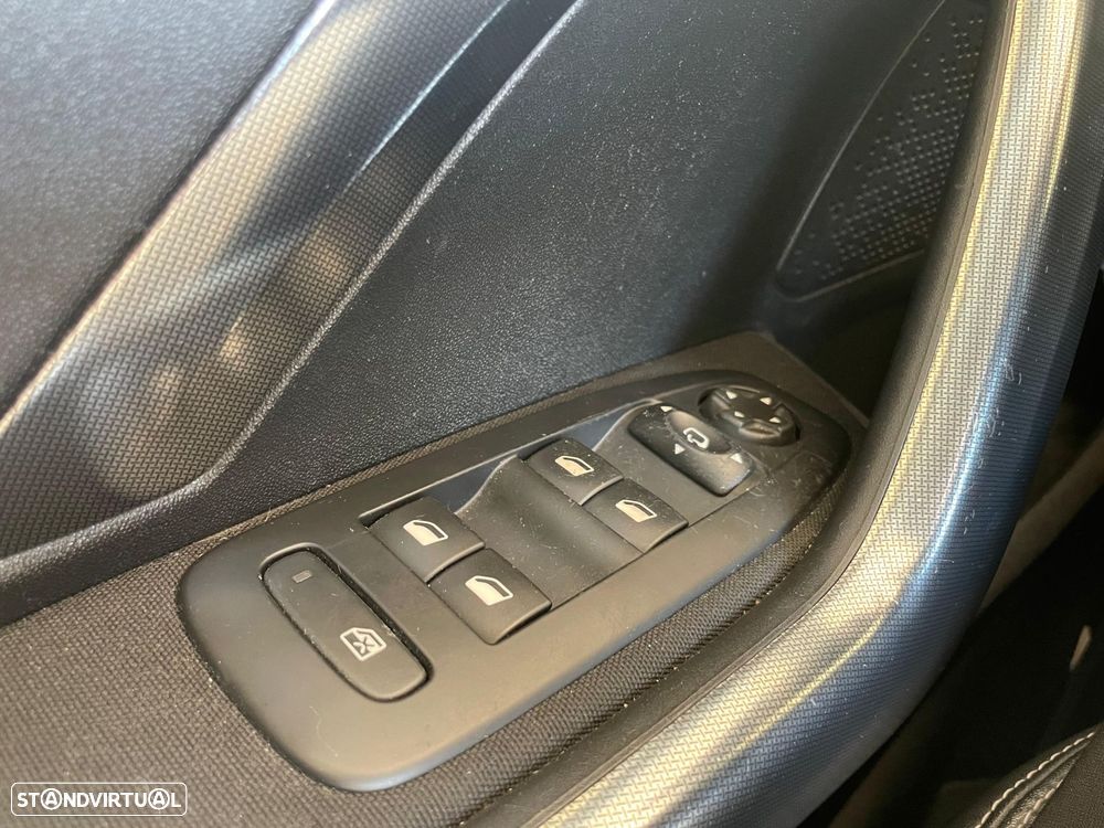 Peugeot 2008 1.2 PureTech Allure - 16