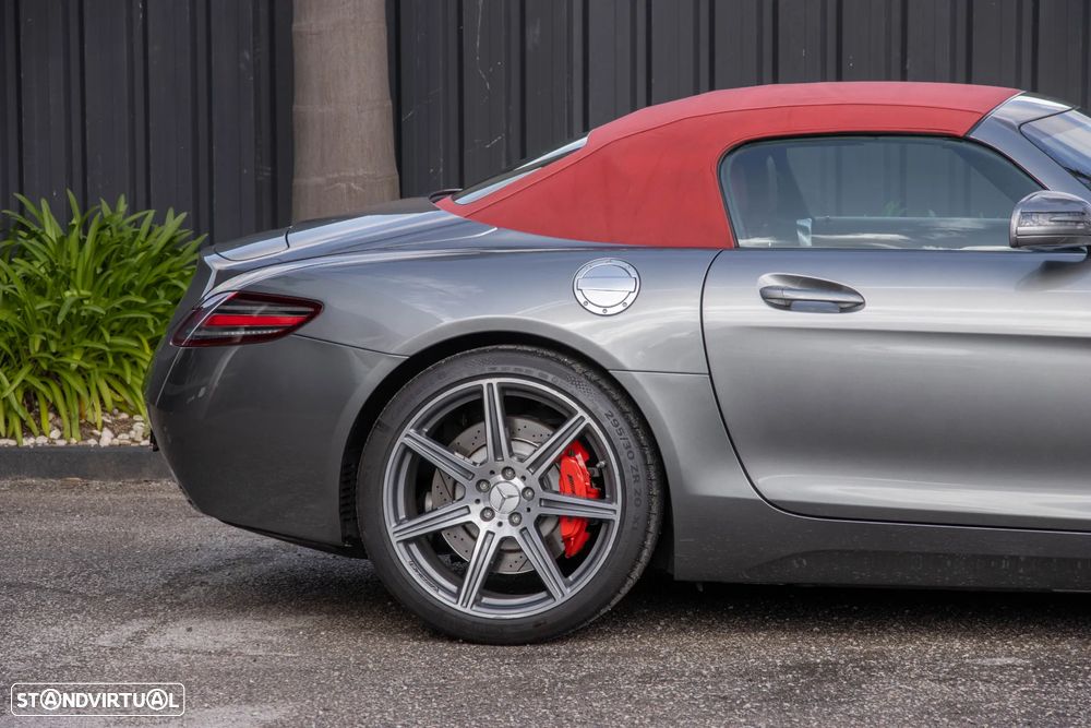 Mercedes-Benz SLS 63 AMG Roadster - 32