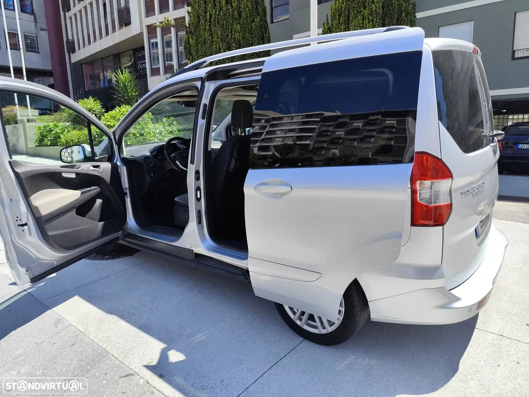 Ford Tourneo Courier 1.0 EcoBoost Titanium - 4