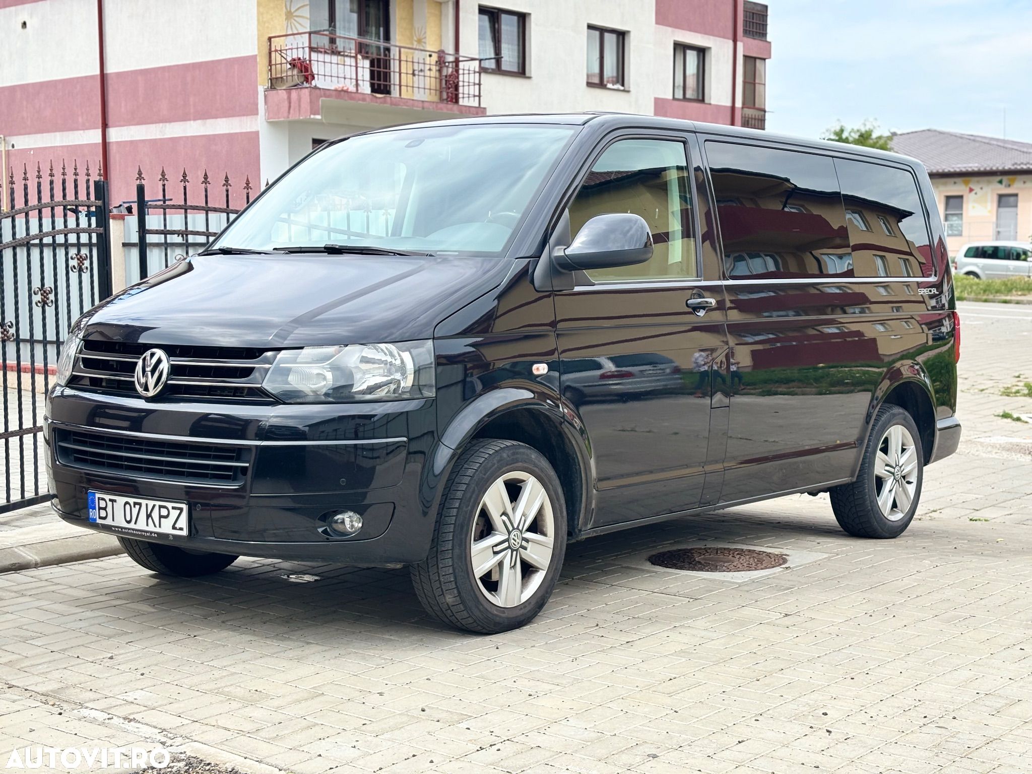 Volkswagen Multivan - 1