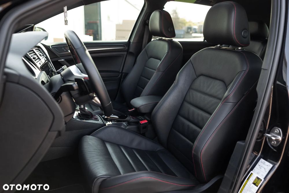 Volkswagen Golf - 29